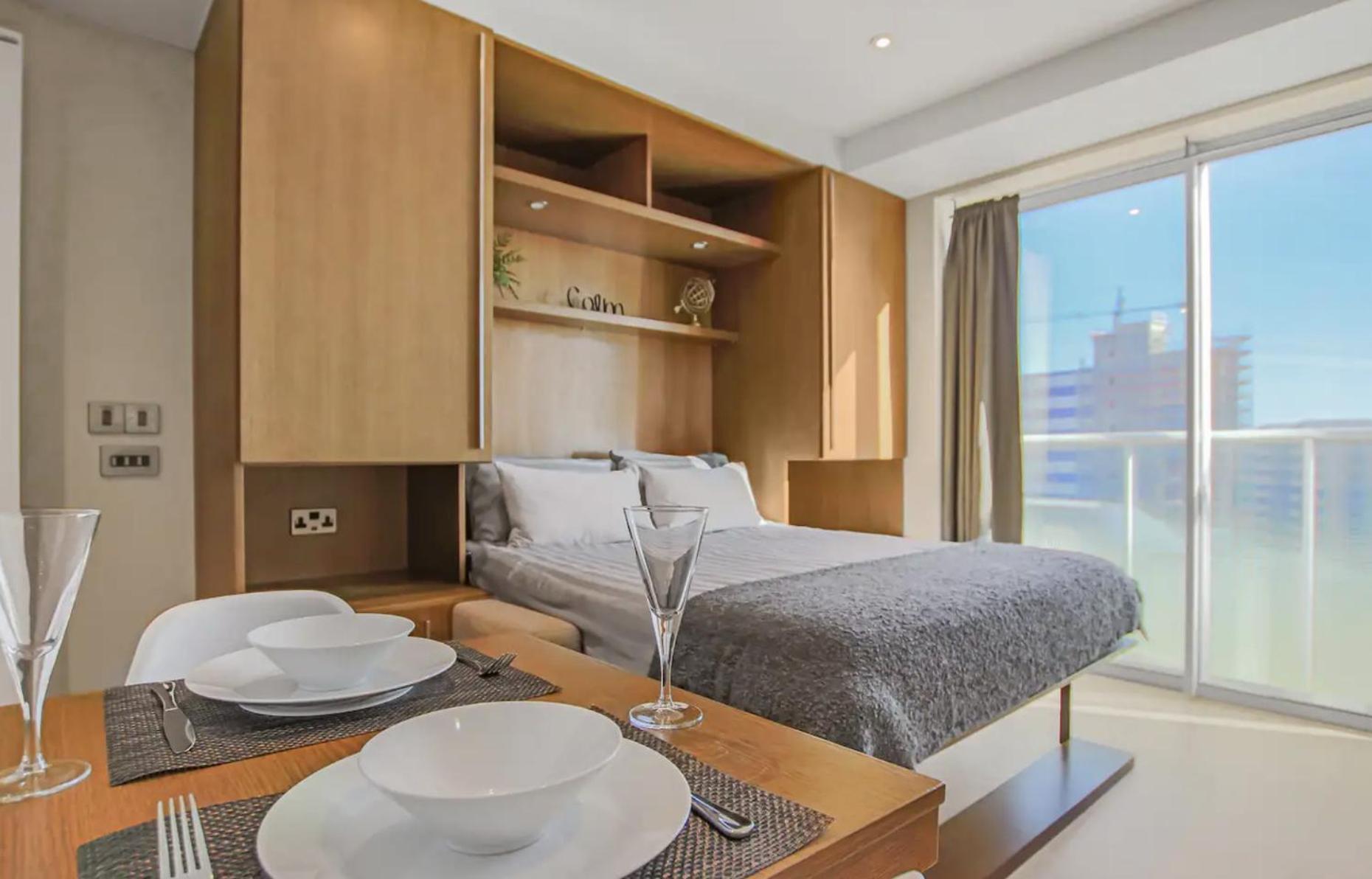 West One Studio Apartments 지브롤터 외부 사진