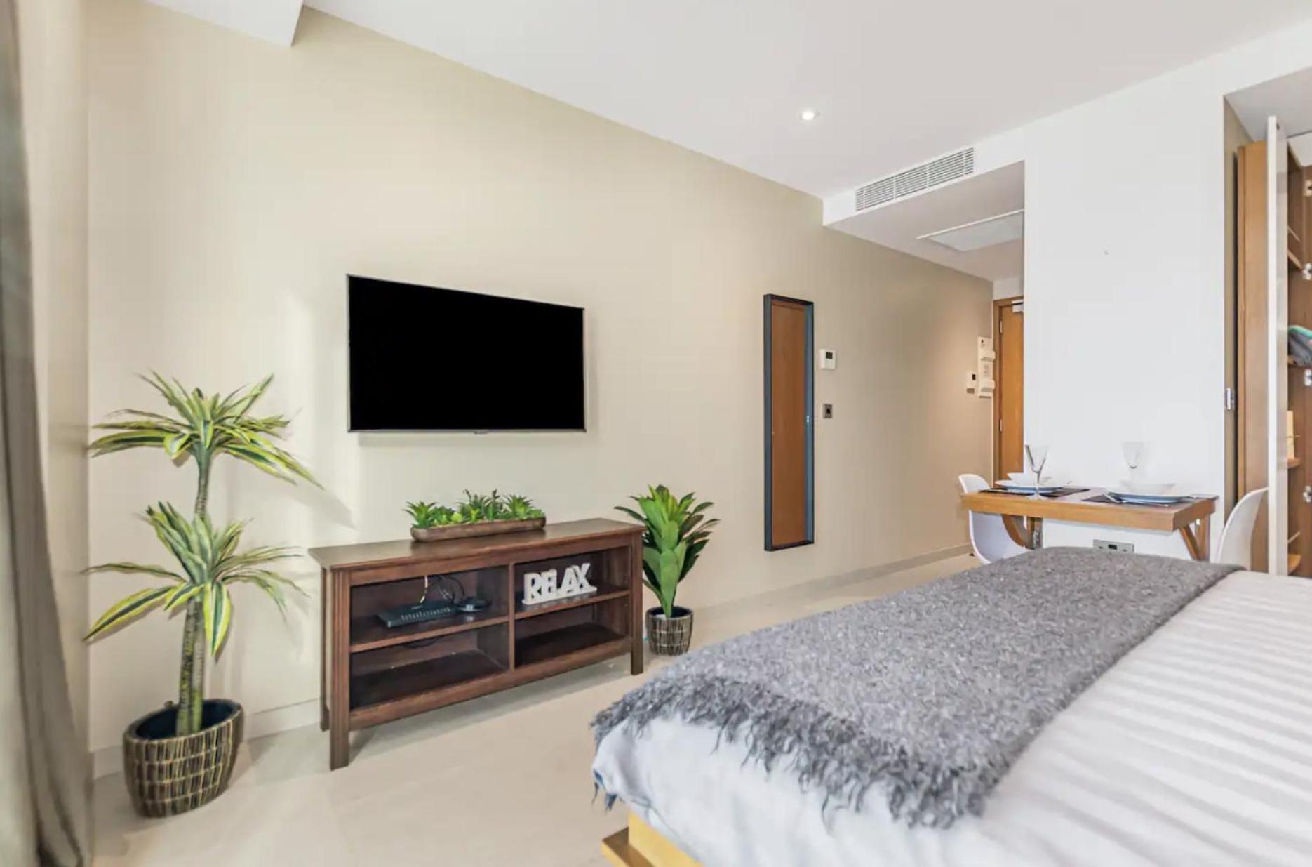 West One Studio Apartments 지브롤터 외부 사진
