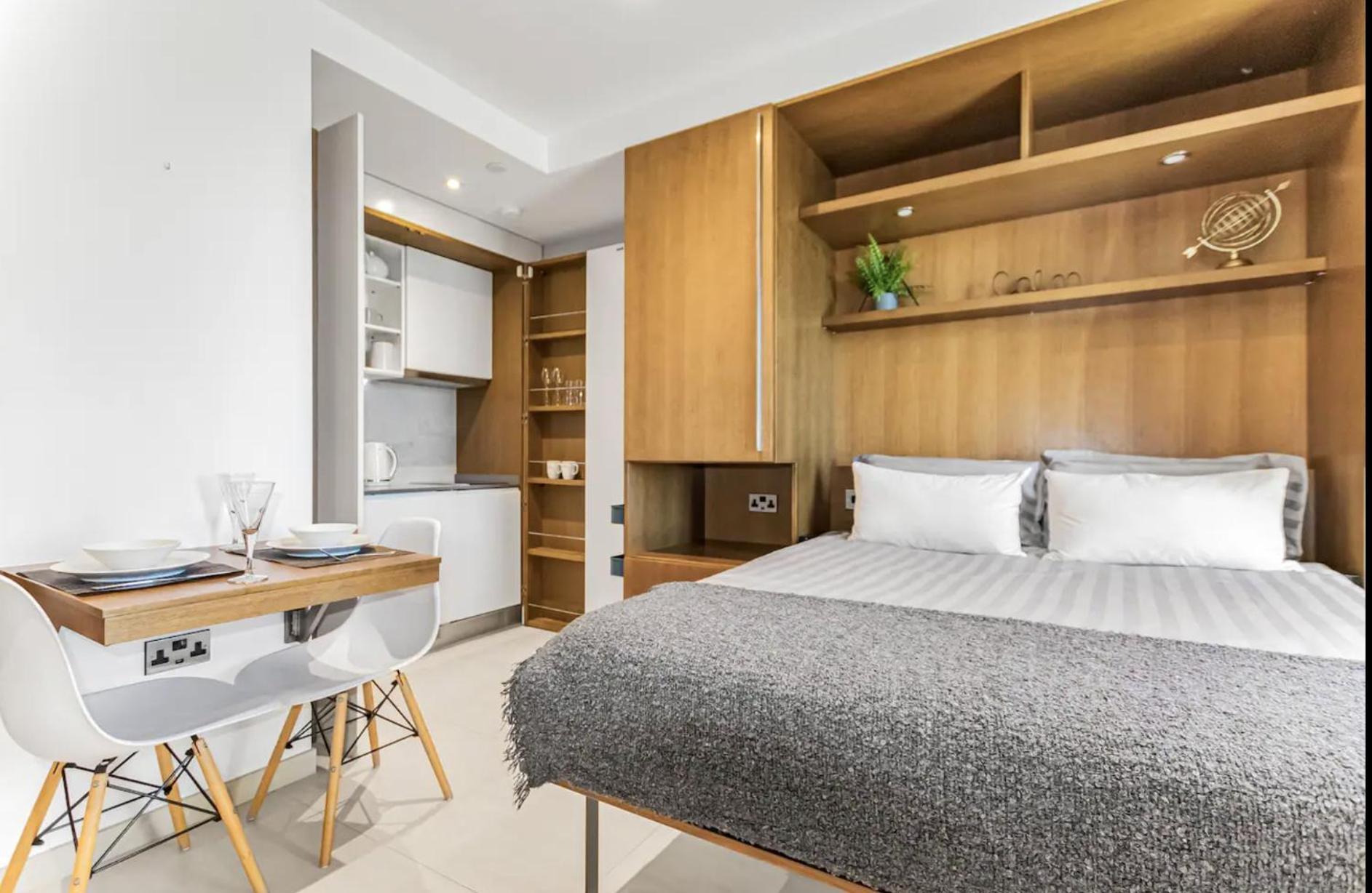 West One Studio Apartments 지브롤터 외부 사진