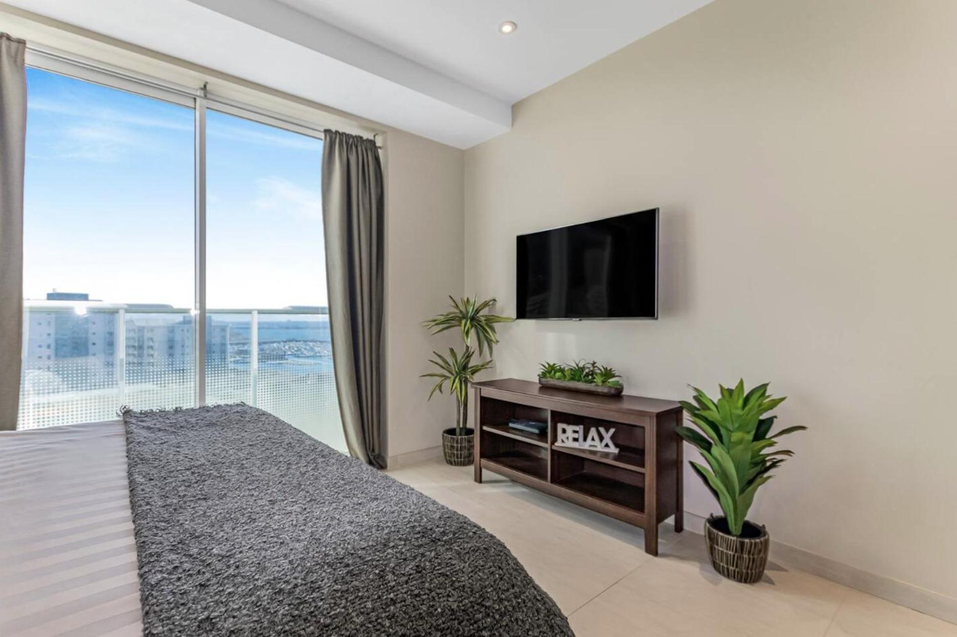 West One Studio Apartments 지브롤터 외부 사진