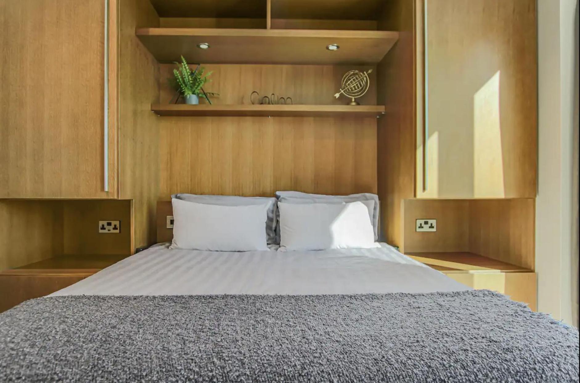 West One Studio Apartments 지브롤터 외부 사진