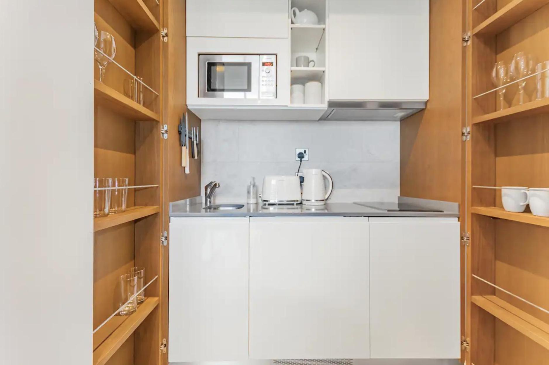 West One Studio Apartments 지브롤터 외부 사진