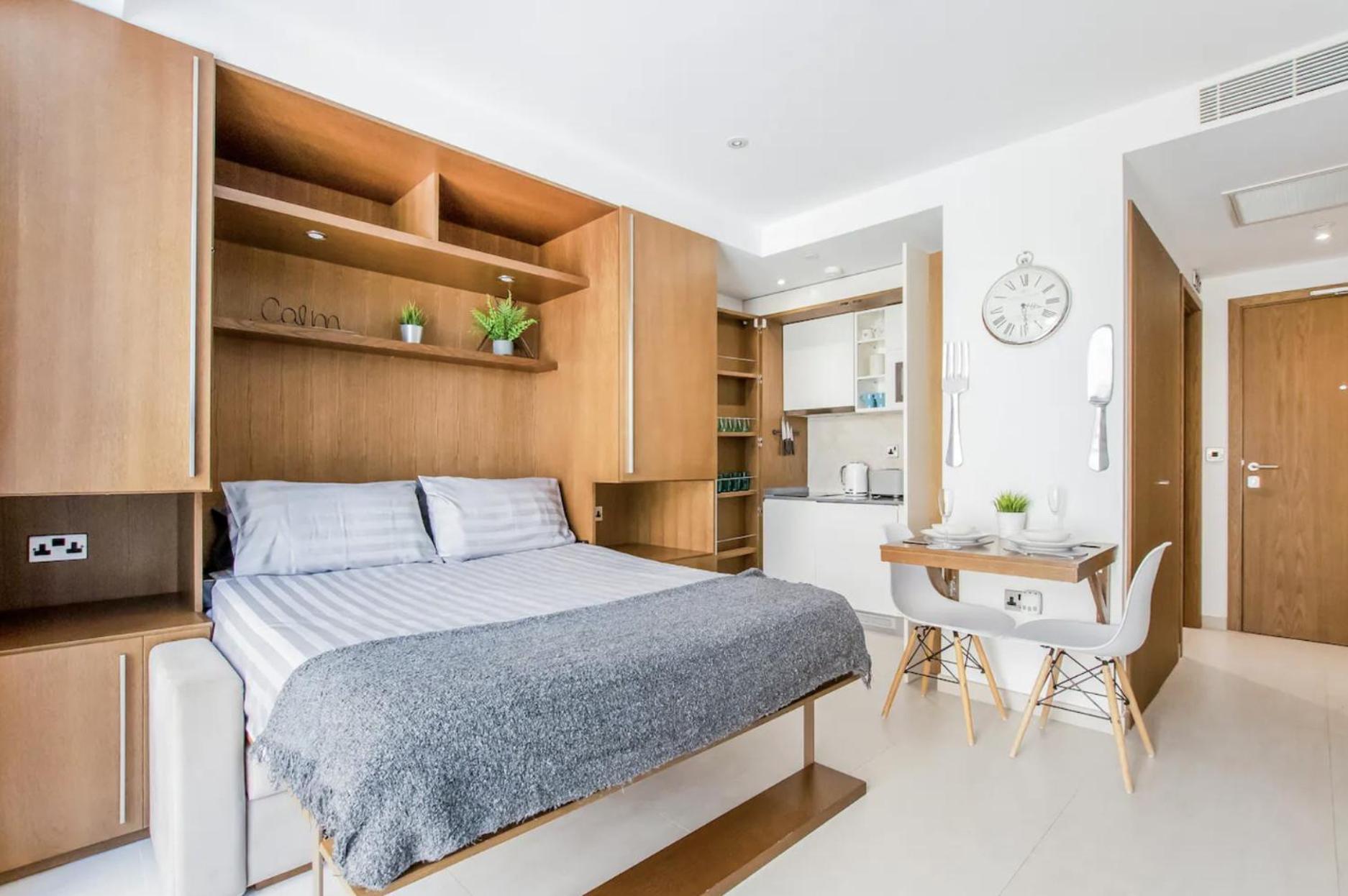 West One Studio Apartments 지브롤터 외부 사진
