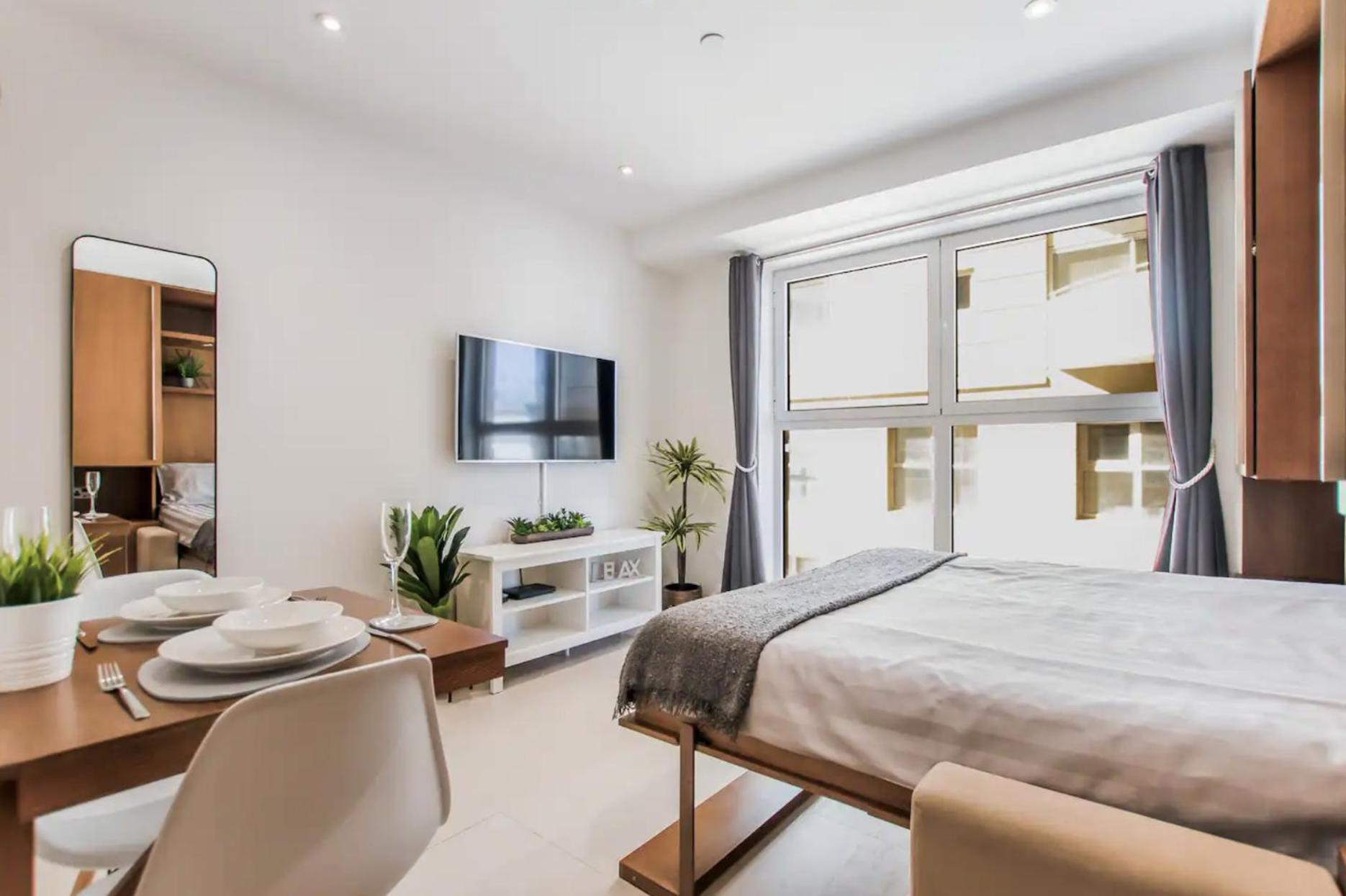 West One Studio Apartments 지브롤터 외부 사진