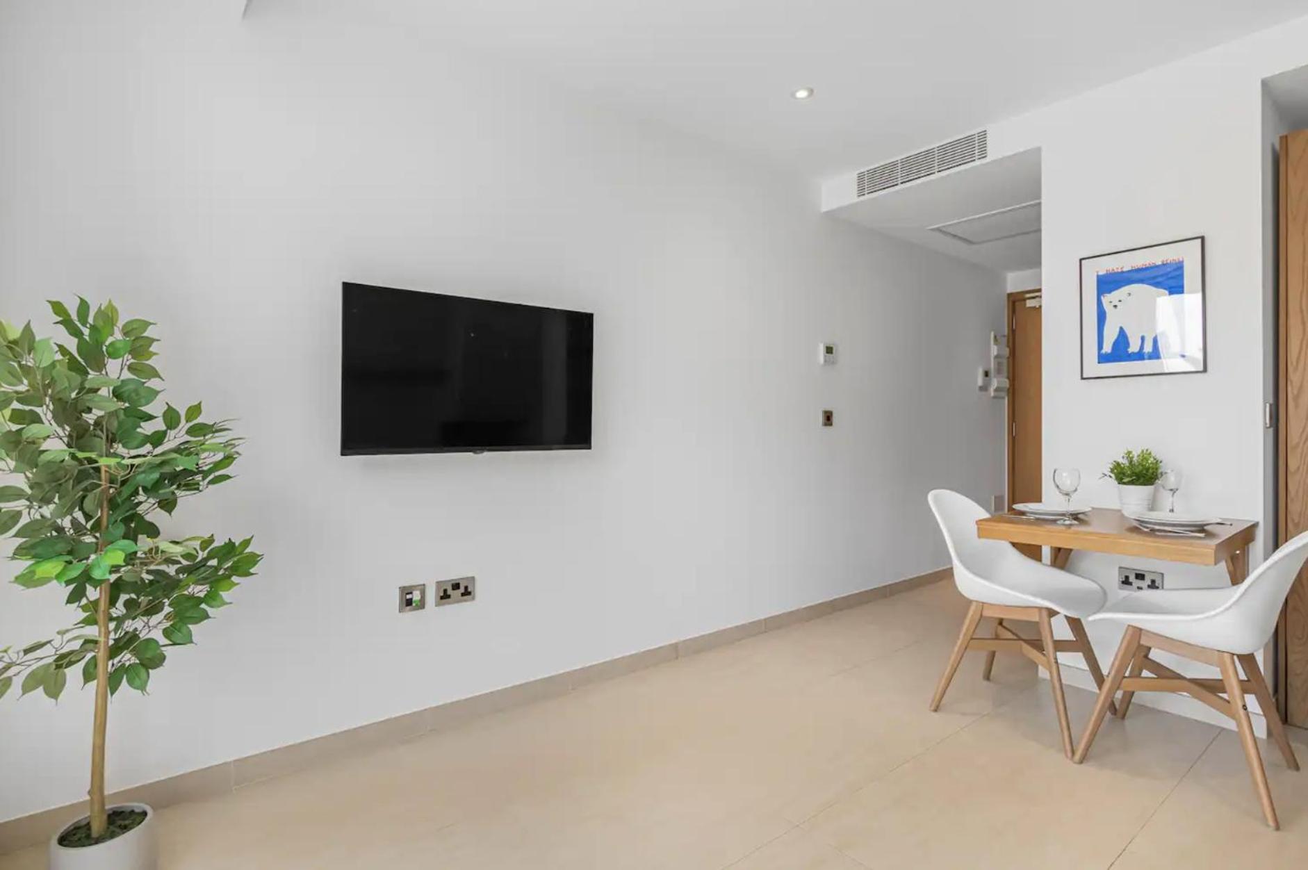 West One Studio Apartments 지브롤터 외부 사진