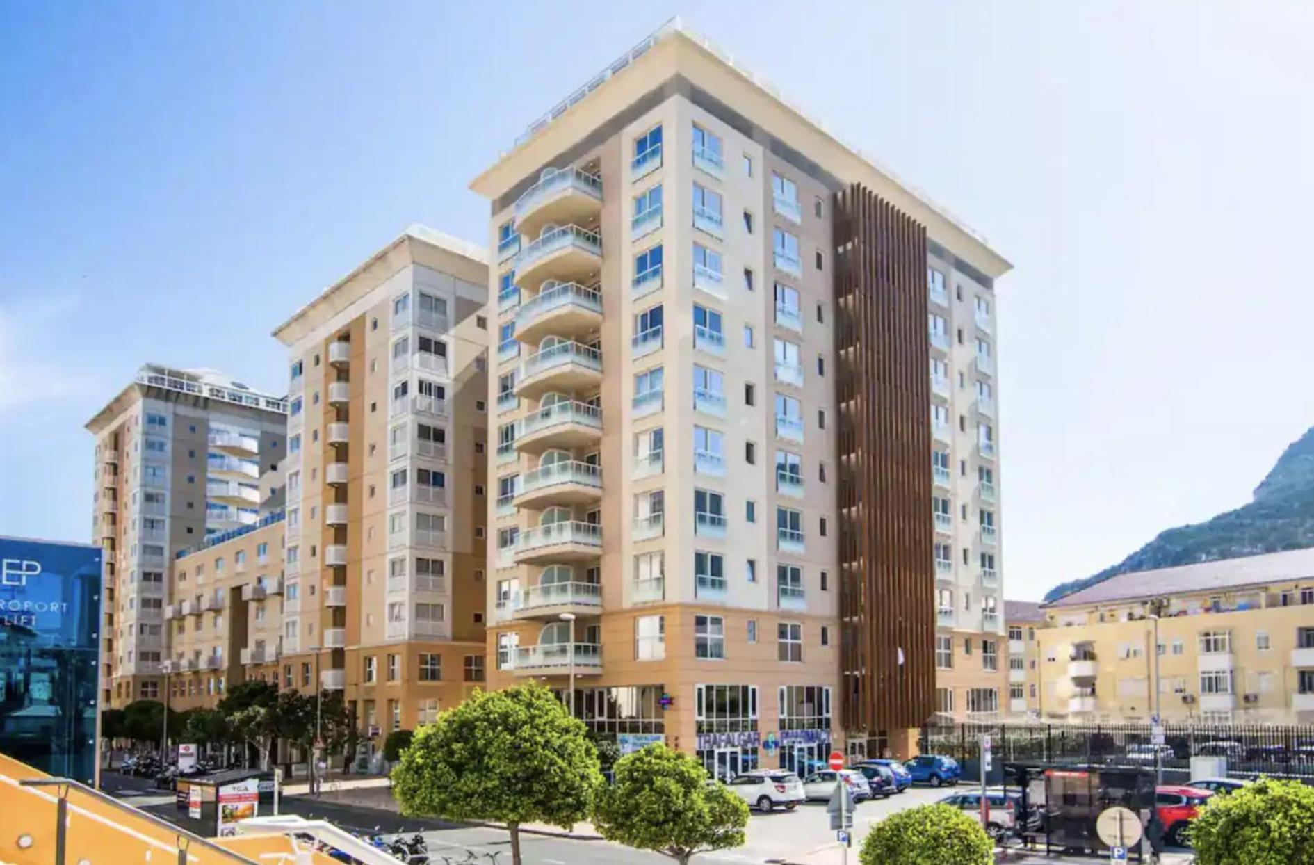West One Studio Apartments 지브롤터 외부 사진