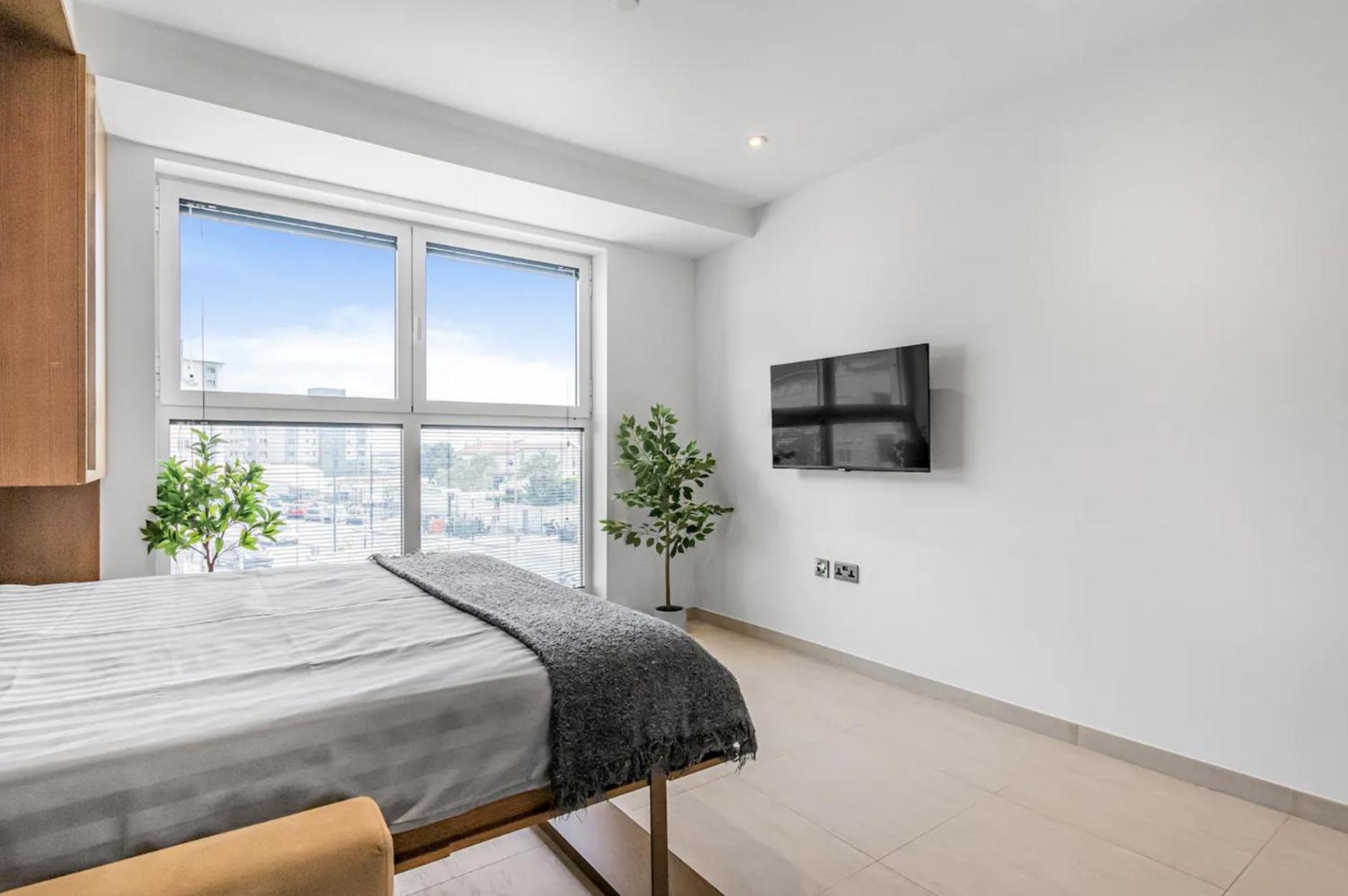 West One Studio Apartments 지브롤터 외부 사진