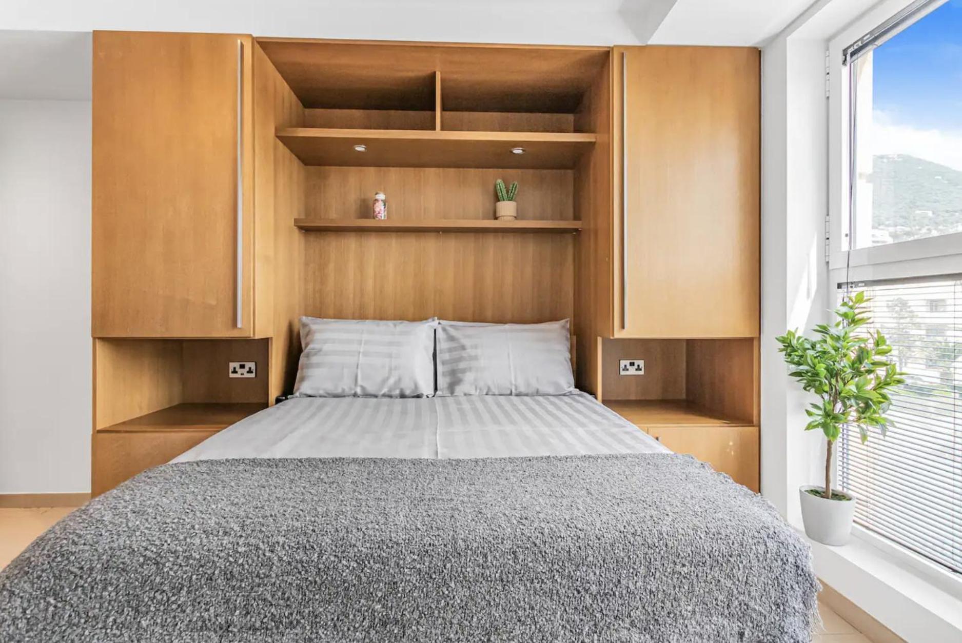West One Studio Apartments 지브롤터 외부 사진